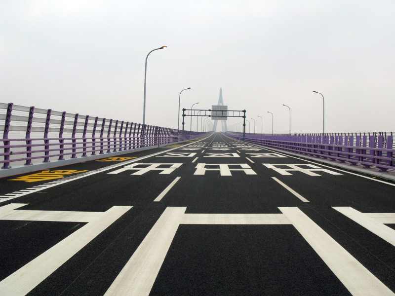 Rainer Ganahl Crossing the Hangzhou Bay Bridge